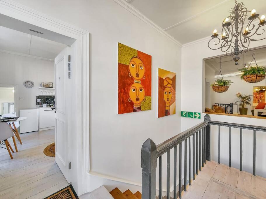 Contemporary And Stylish In Observatory