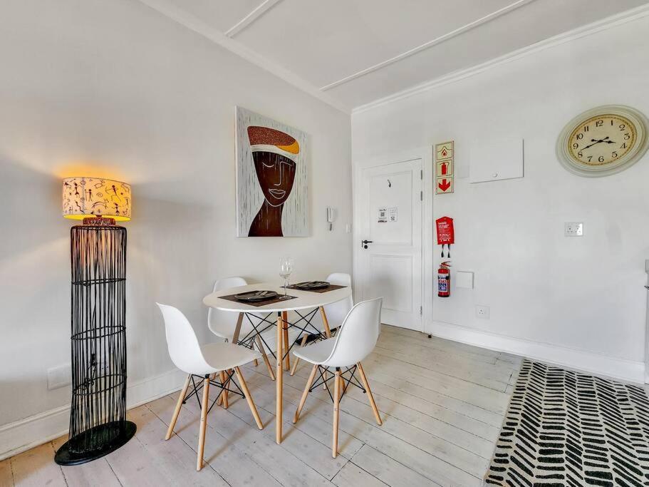 Contemporary And Stylish In Observatory Cape Town