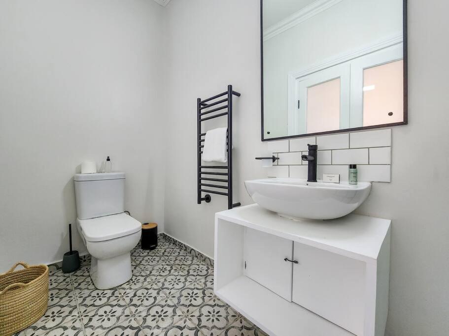 Contemporary And Stylish In Observatory Apartment Cape Town