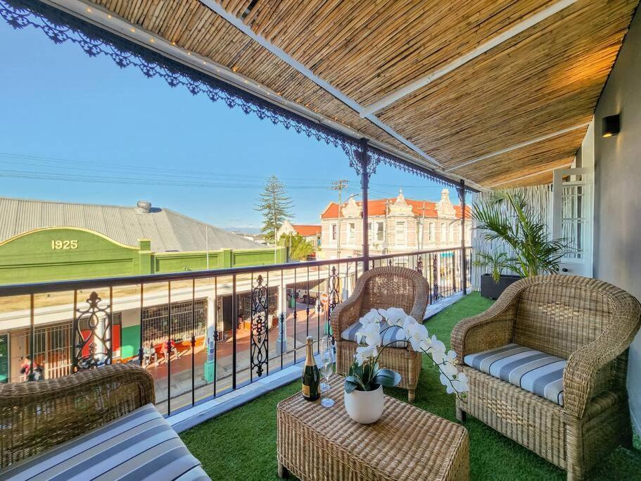 Contemporary And Stylish In Observatory *