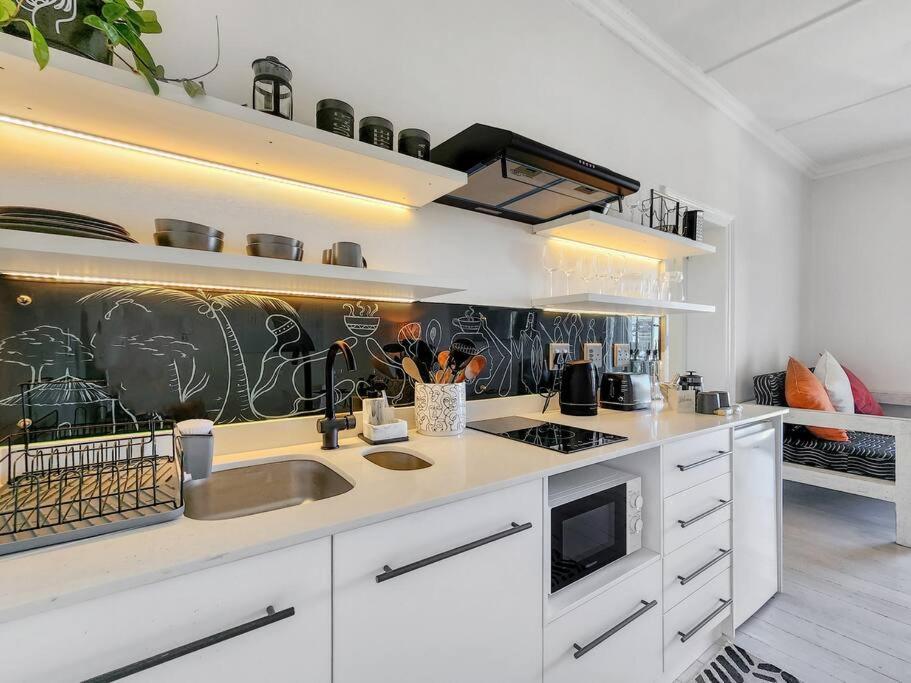 Contemporary And Stylish In Observatory Apartment